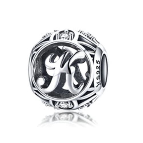 Strieborné písmeno K s pôvabnými kryštálmi