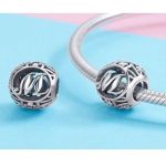 Strieborné písmeno M s pôvabnými kryštálmi