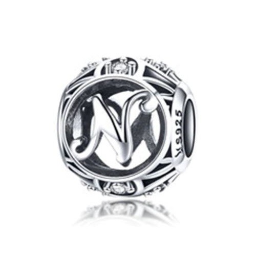 Strieborné písmeno N s pôvabnými kryštálmi