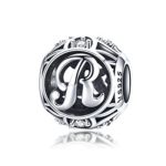 Strieborné písmeno R s pôvabnými kryštálmi