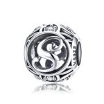 Strieborné písmeno S s pôvabnými kryštálmi