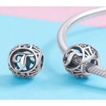 Strieborné písmeno T s pôvabnými kryštálmi