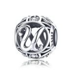 Strieborné písmeno U s pôvabnými kryštálmi