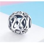 Strieborné písmeno U s pôvabnými kryštálmi