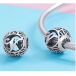 Strieborné písmeno V s pôvabnými kryštálmi