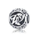 Strieborné písmeno W s pôvabnými kryštálmi