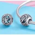 Strieborné písmeno Y s pôvabnými kryštálmi