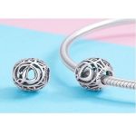 Strieborné písmeno D s pôvabnými kryštálmi