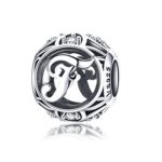 Strieborné písmeno F s pôvabnými kryštálmi