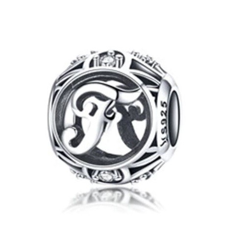 Strieborné písmeno F s pôvabnými kryštálmi