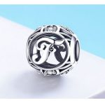 Strieborné písmeno F s pôvabnými kryštálmi