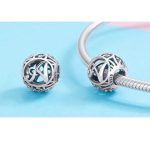 Strieborné písmeno A s pôvabnými kryštálmi