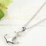 Strieborný náhrdelník so železnou mačkou