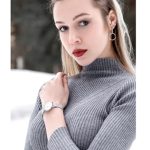 Dámske náramkové hodinky ploché, striebornej farby