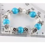 Náramok v štýle vintage s kvetmi a tyrkysovými korálkami