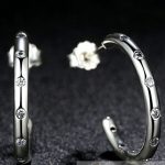 Strieborné napichovacie náušnice s kamienkami