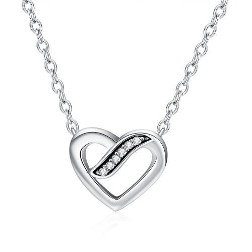 Strieborný náhrdelník s kamienkovým srdiečkom