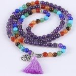 Mala s polodrahokamami, zdobenie strapce, fialová