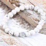 Meditačný náramok s howlitovými korálkami