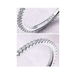 Strieborný prsteň, zdobený krištáľovými kamienkami, veľkosť 7