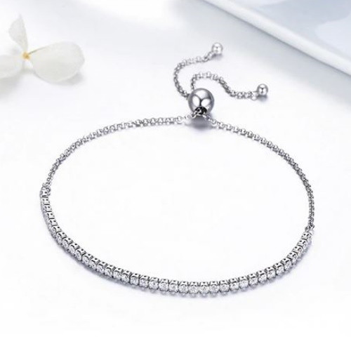 Lesklý strieborný tenisový náramok