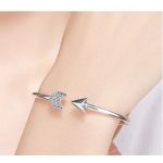 Strieborný náramok s motívom šípky