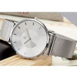 Ultratenké dámske náramkové hodinky striebornej farby