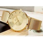 Shengke Ultratenké dámske náramkové hodinky v zlatej farbe