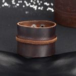 Široký náramok, kožený, hnedý, s kovovým zapínaním