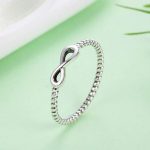 Strieborný prsteň zdobený znakom nekonečna, veľkosť 8