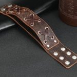 Široký náramok, kožený, hnedý, s čipkovaným koženým pásikom