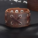 Široký náramok, kožený, hnedý, s čipkovaným koženým pásikom