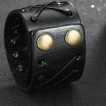 Široký náramok, kožený, čierny, zapletaný