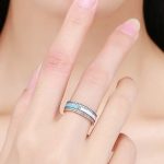 Strieborný prsteň s kamienkami, ružovo-modrý, veľkosť 7