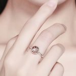 Strieborný prsteň s motívom stromu života, červený, veľkosť 7