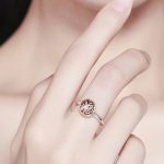 Strieborný prsteň s motívom stromu života, červený, veľkosť 8