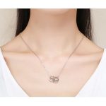 Strieborný náhrdelník s príveskom s dvojitým prsteňom