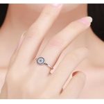 Strieborný prsteň s motívom modrých očí, veľkosť 8