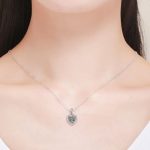 Strieborný náhrdelník s príveskom strom života v srdci, zelená