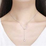 Strieborný náhrdelník s ozdobou mesiaca a hviezdy