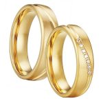 Pánsky snubný prsteň z titánovej ocele zlatej farby, veľkosť 14