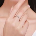 Strieborný prsteň s kryštálmi, čierny, veľkosť 7