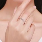 Strieborný prsteň s kryštálmi, fialový, veľkosť 6