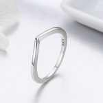 Strieborný prsteň nepravidelného tvaru, veľkosť 7