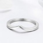 Strieborný prsteň nepravidelného tvaru, veľkosť 8