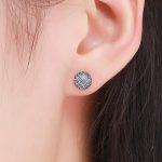 Strieborné náušnice s vlnkovým vzorom, modrý kryštál