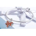 Strieborný náhrdelník s príveskom z javorového listu, bordový