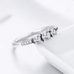 Strieborný prsteň s tromi kryštálmi, veľkosť 7