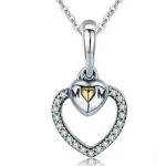 Strieborný náhrdelník s príveskom s dvojitým srdcom