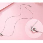 Strieborný náhrdelník s dvoma spojenými srdiečkami